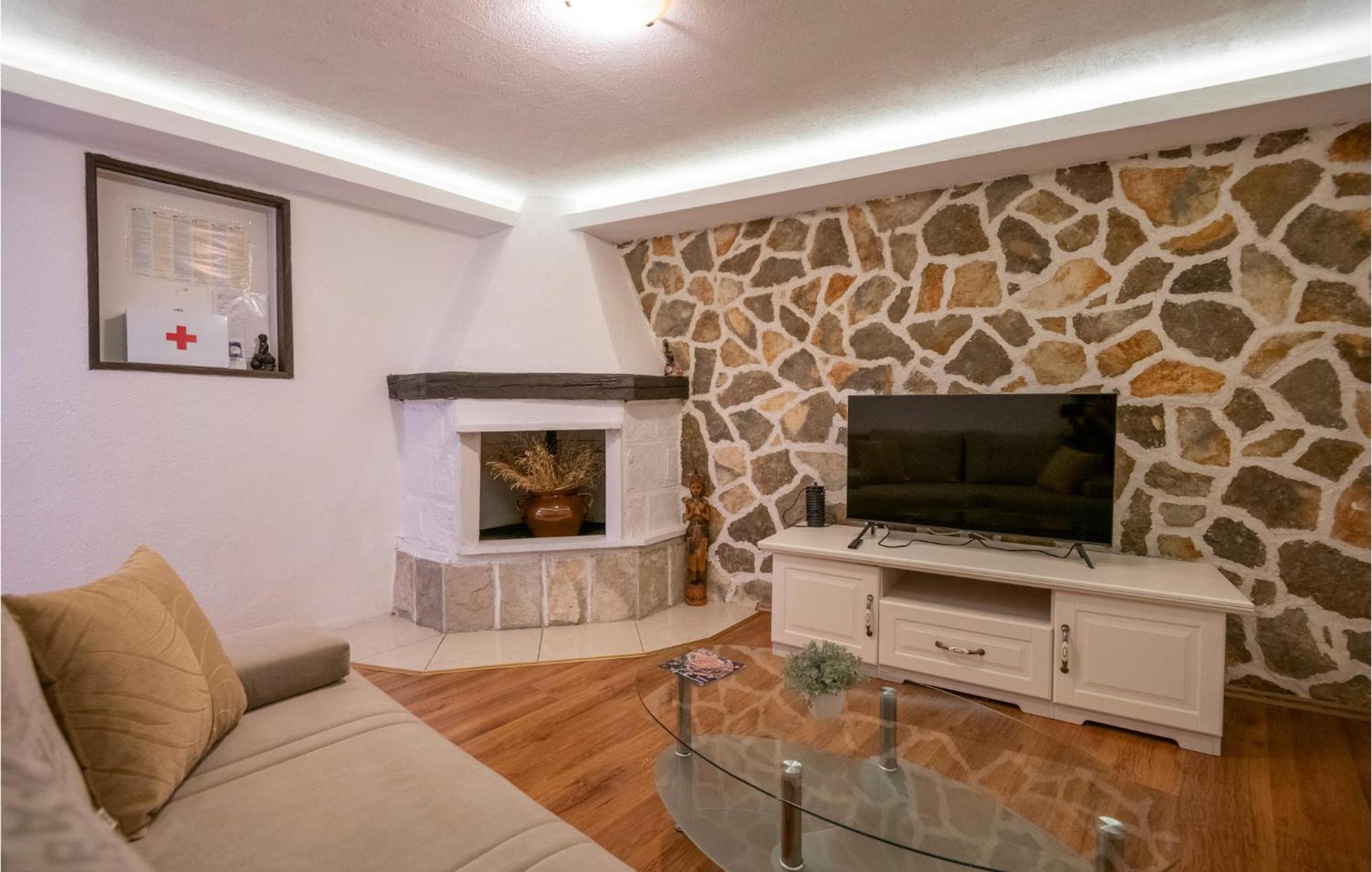 Beautiful Home In Makarska With Kitchen Eksteriør billede