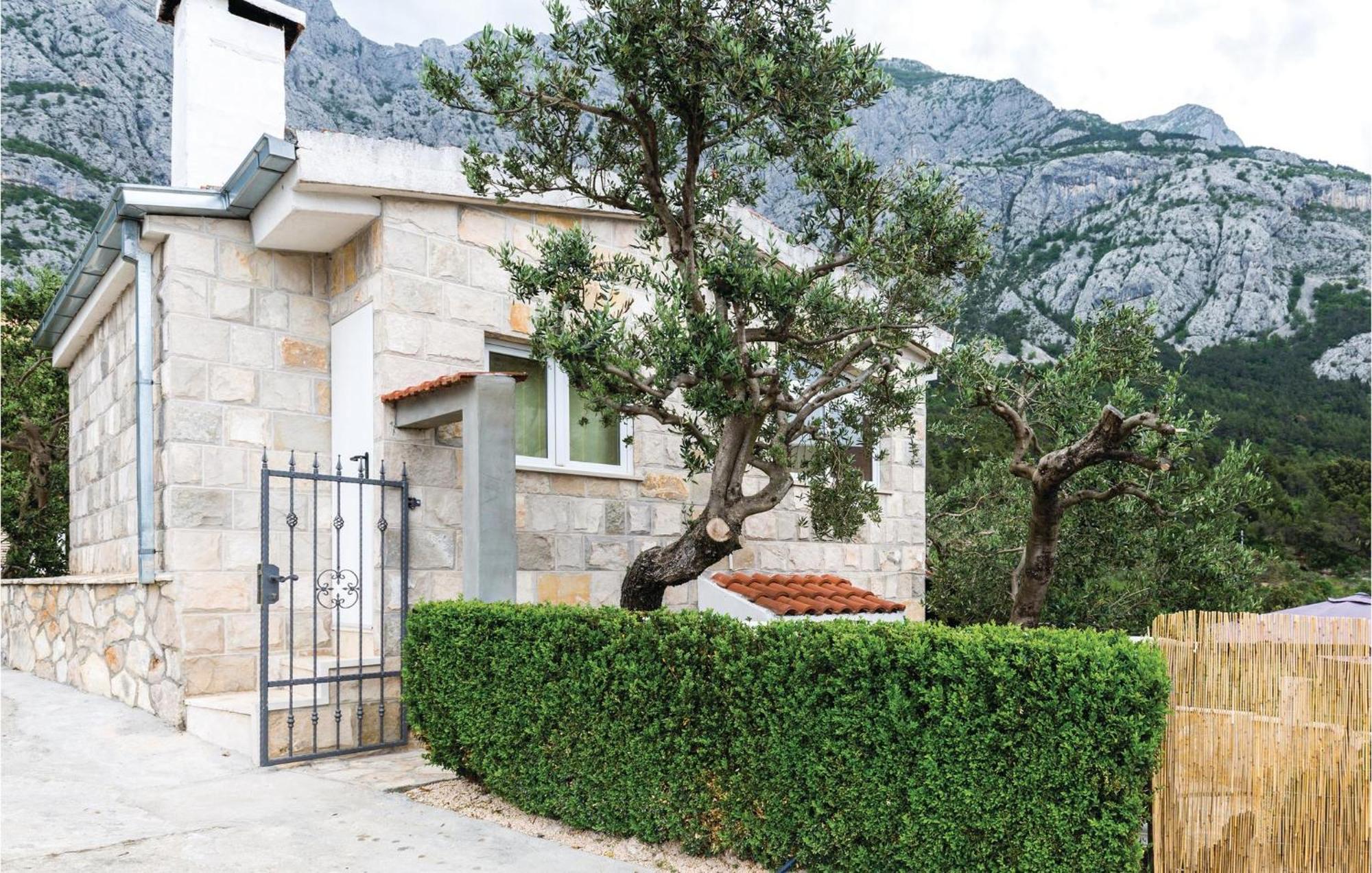 Beautiful Home In Makarska With Kitchen Eksteriør billede